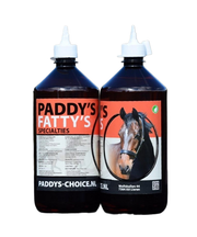 Twee flessen Paddy's Fatty's Specialties supplement voor paarden.